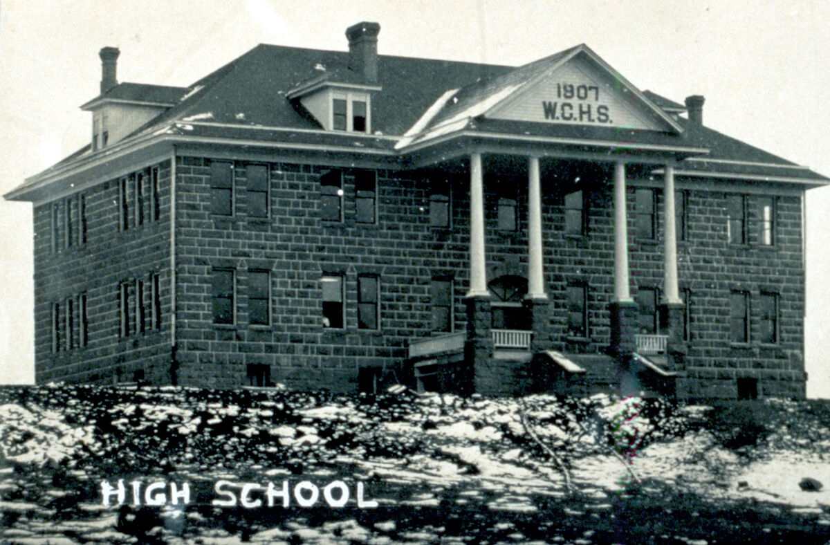 This is the same building as in slide 090. The building is no longer standing.